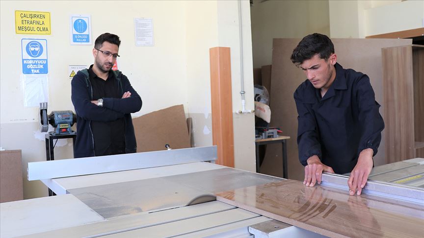 'Plus' projelerle stajlarını yurt dışında yapıyorlar