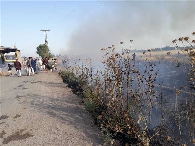 تسجيل مصور يظهر حرق  ي ب ك  الإرهابي أرضًا زراعية شرقي سوريا