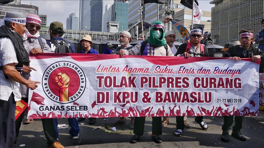 KPU, Bawaslu serahkan alat bukti  gugatan pemilu kubu Prabowo-Sandi