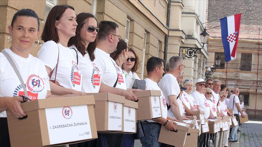 Hrvatska: Saboru predato skoro 750.000 potpisa za referendum protiv rada do 67 godina