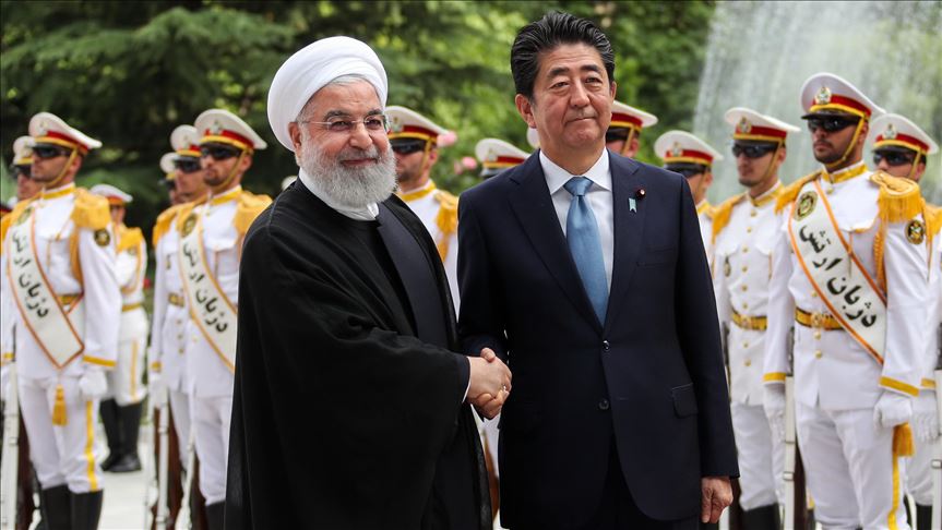 Primer ministro japonés visita Irán para mediar en tensiones entre ese país y EEUU