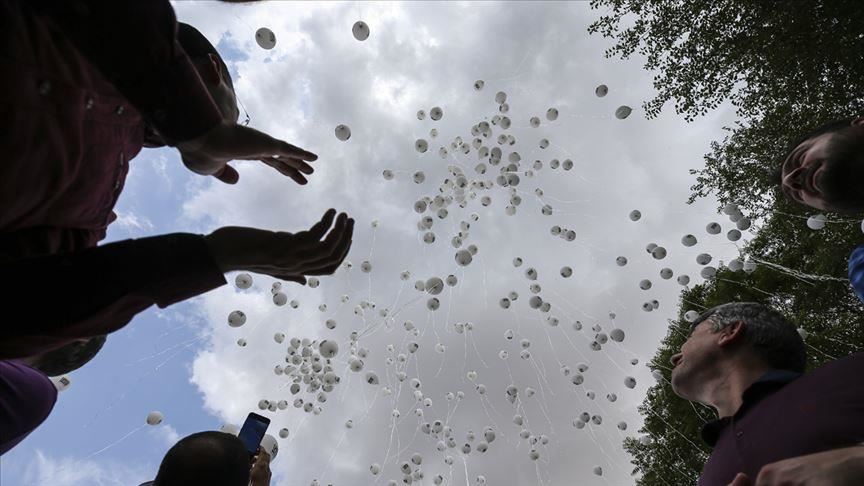 آلاف البالونات تحلق في سماء العالم تضامنا مع إدلب 