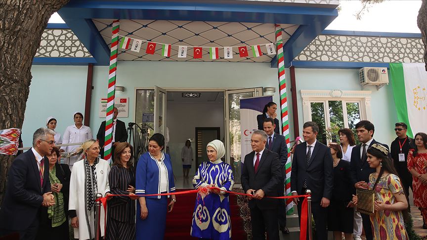 Emine Erdoğan Engelli ve Rehabilitasyon Merkezi'nin açılışını yaptı