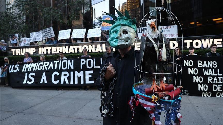 В Нью-Йорке протестуют против миграционной политики Трампа 