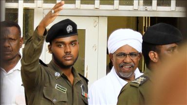 Sudan'ın devrik lideri Beşir darbeden sonra ilk kez görüntülendi