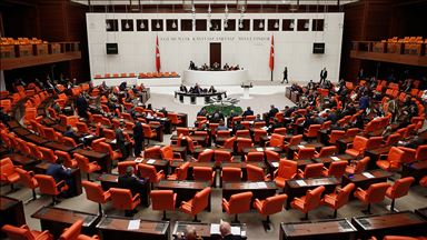 Meclis'in yeni askerlik sistemi mesaisi sürecek