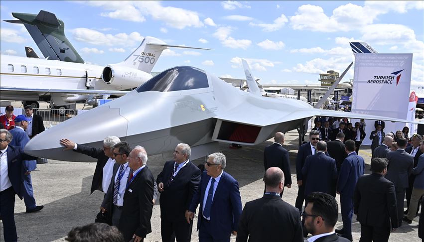 La Turquie présente son premier avion de combat au salon du Bourget 