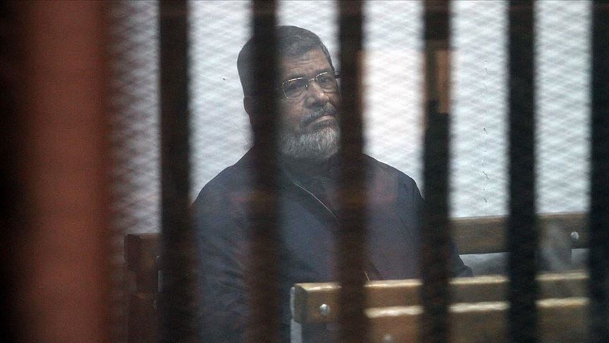Egypt's Morsi left 'slumped on floor' before death