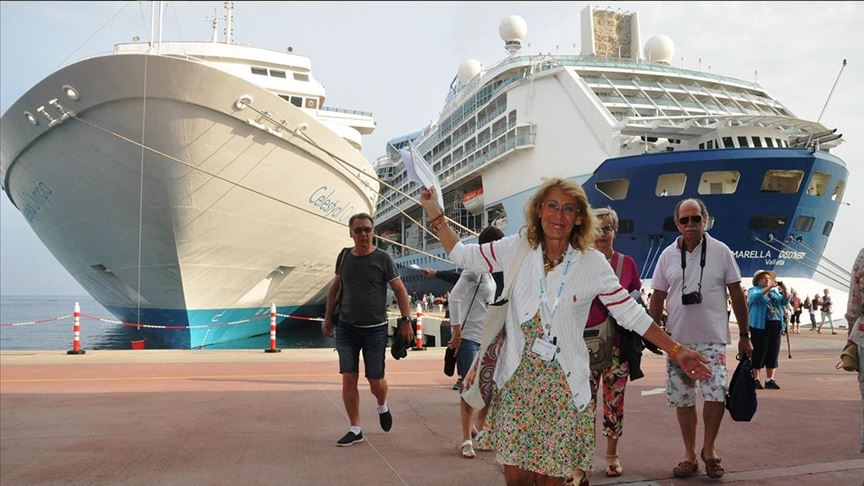 "كوش أداسي" التركية تستقبل 40 سفينة سياحية ضخمة