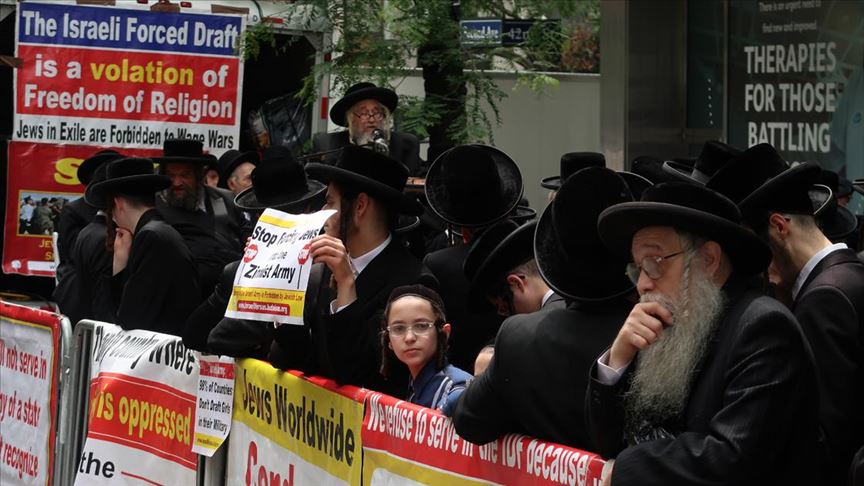 Ortodoks Yahudiler İsrail'in zorunlu askerlik politikasını protesto etti 