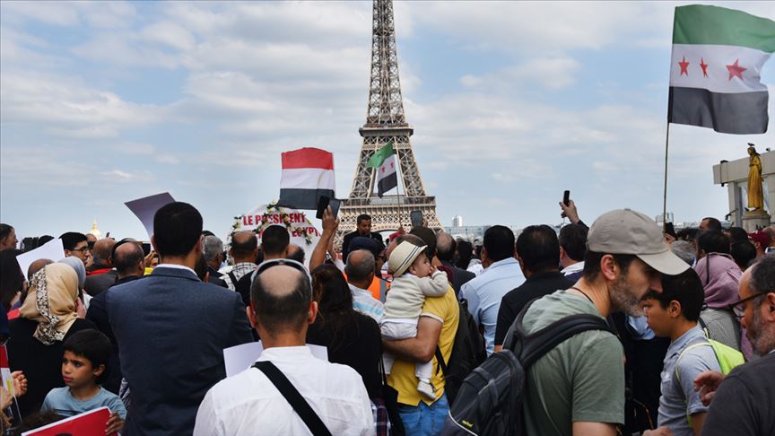 Paris'te 'Muhammed Mursi' gösterisi