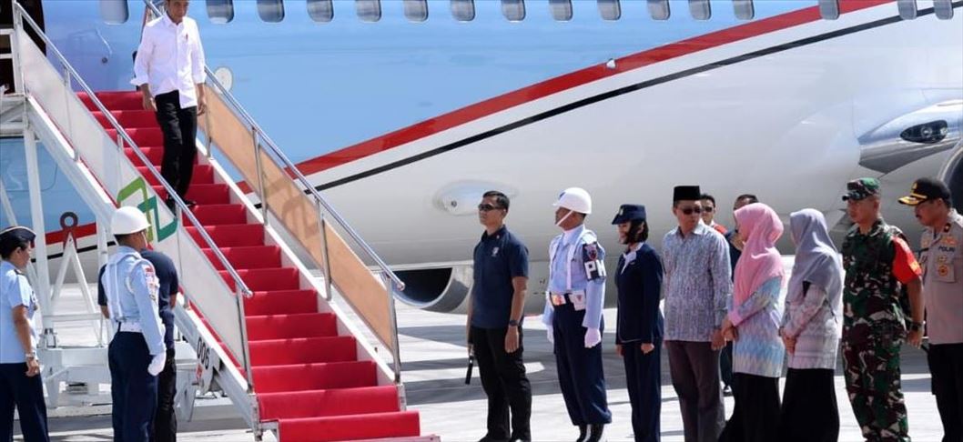 Jelang pembukaan KTT ASEAN, Presiden Jokowi tiba di Bangkok