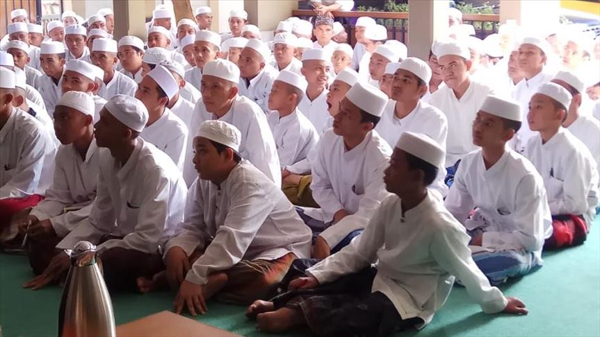 Banyak santri kudisan, Lazismu gelar pengobatan gratis 