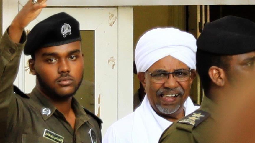"حقوق الانسان" السودانية للأناضول: البشير يتلقى معاملة جيدة بالسجن 