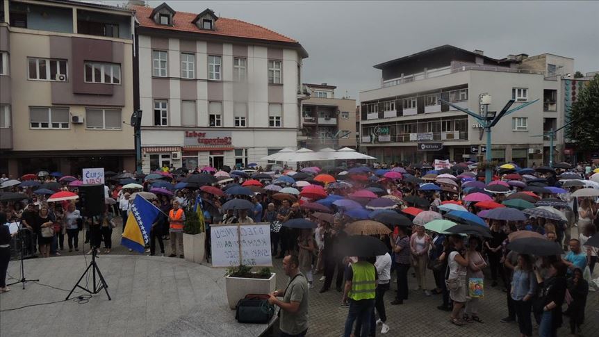 Prosvjetari Unsko-sanskog kantona održali protest: Traže poštivanje kolektivnog ugovora
