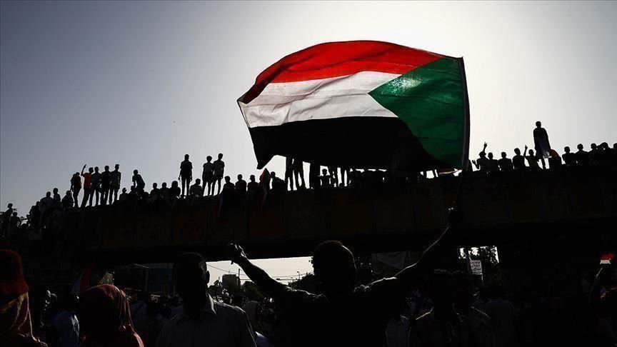 السودان...مظاهرات ليلية تطالب بتسليم السلطة للمدنيين