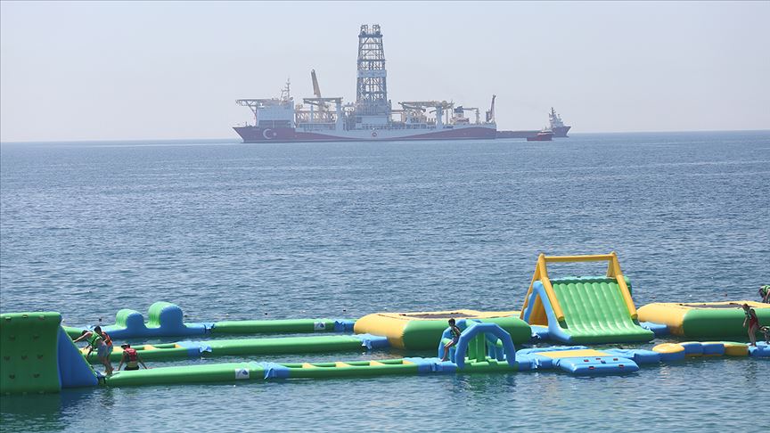 Antalya Körfezi'ne demirleyen sondaj gemisi Yavuz ilgi odağı oldu 