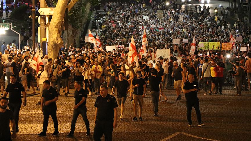 Gürcistan'daki protestocuların talepleri düşündürüyor