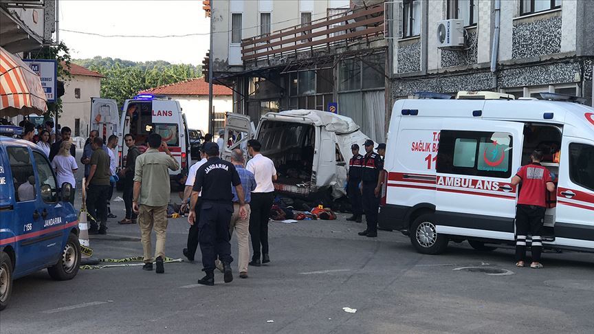 Edirne’de düzensiz göçmenleri taşıyan araç kaza yaptı: 10 ölü, 30 yaralı