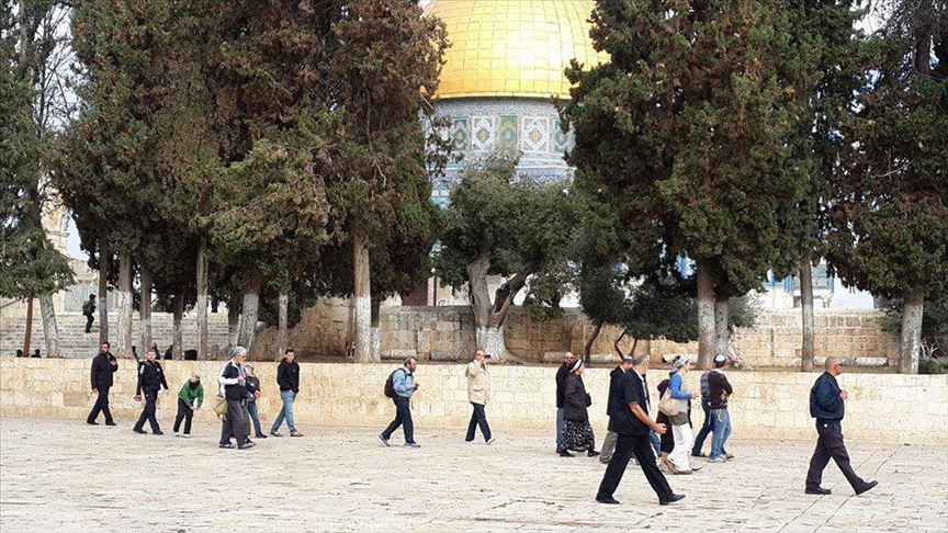 Jewish settlers storm Al-Aqsa complex in Jerusalem