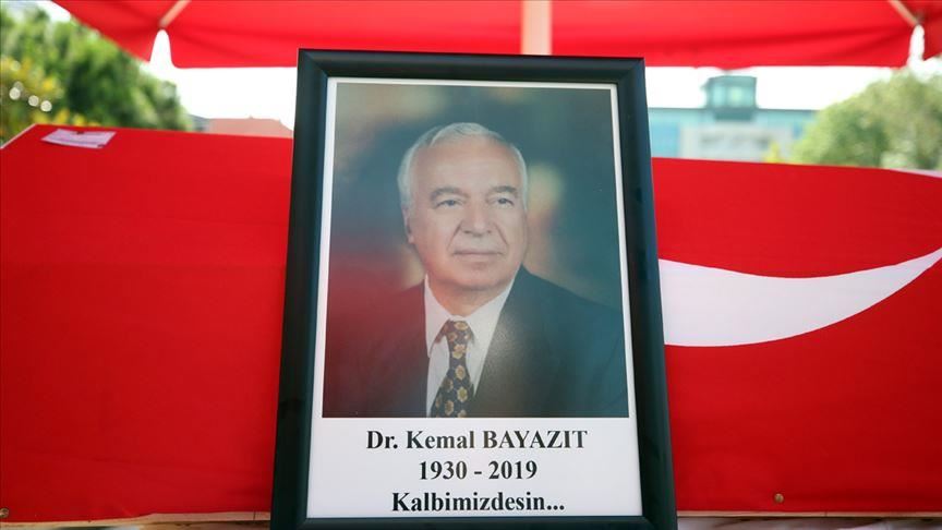Turkey's first heart transplant surgeon laid to rest