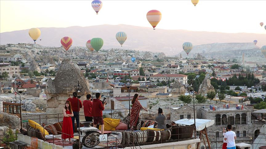 Kapadokya'da balonlar 'dekor' teraslar 'stüdyo' oldu 