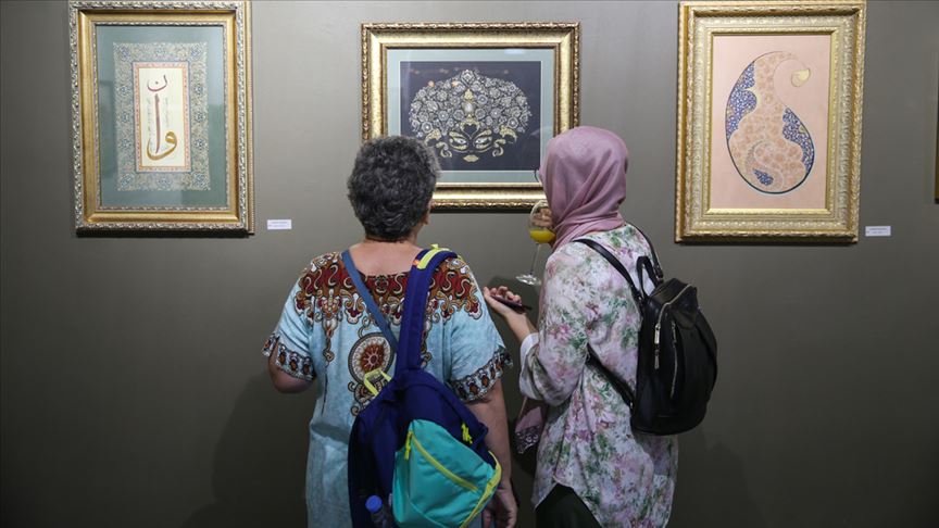 Azerbaycanlı anne ve kızın ’İnce Eller’ sergisi sanatseverlerle buluŸtu