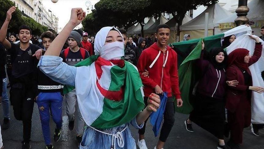Algerian students protest against regime officials