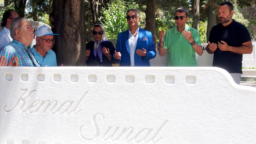Kemal Sunal mezarı başında anıldı