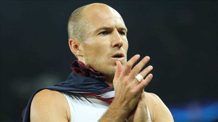 Estrella holandesa Arjen Robben se retira del fútbol