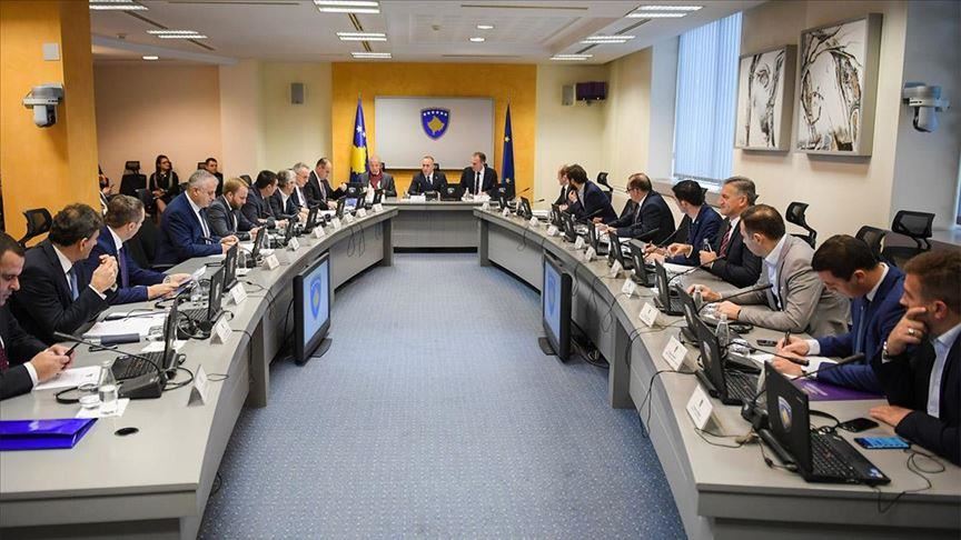 "Qeveria e Kosovës mohon të ketë marrë vendim për ndalimin e hyrjes së zyrtarëve serbë"