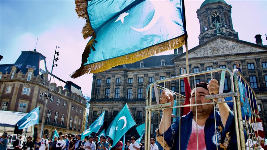 Uygur TÃ¼rkleri Hollanda'da Ãin'i protesto etti