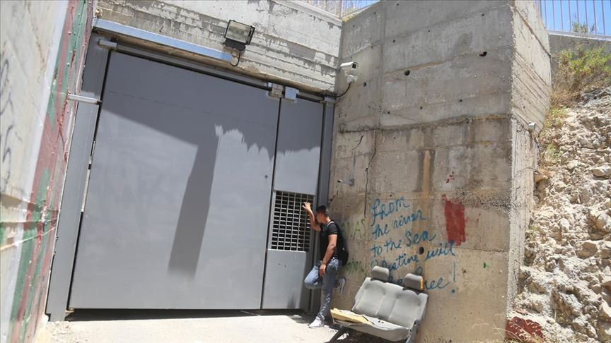  Ayrım Duvarı'nın tecrit ettiği Filistinli aile hapis hayatı yaşıyor