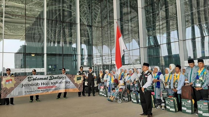 Jemaah haji Indonesia kloter pertama mendarat di Madinah