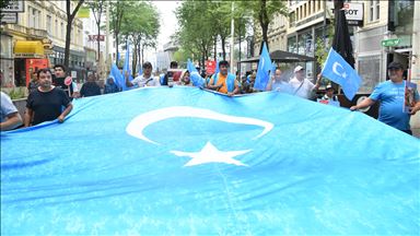 Avusturya'da Uygur TÃ¼rkleri Ãin'i protesto etti