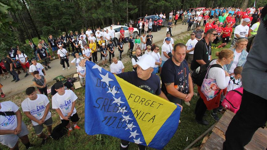 Bosnia: Thousands march to honor Srebrenica victims 