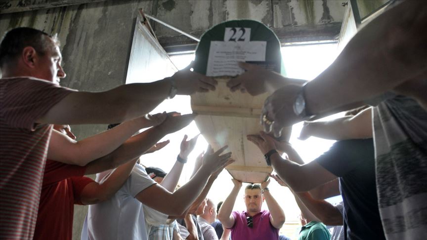 Srebrenitsalı 33 kurbanın cenazesi Potoçari'ye ulaştı