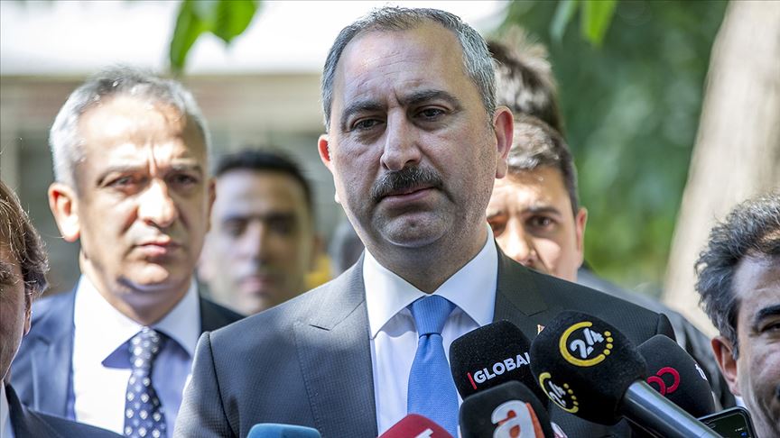 Adalet Bakanı Gül: Hamile kadının bulunduğu araca saldırıyı hiçbir vicdan kabul edemez