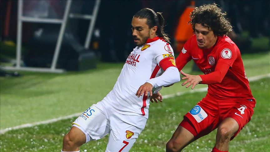 Antalyaspor'da Osman Çelik'le yollar ayrıldı 