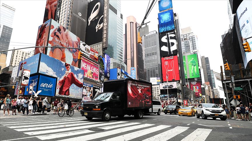 15 Temmuz New York'ta dijital ekranlı kamyonetle anlatıldı 