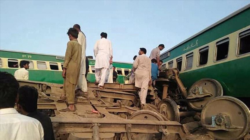 Pakistan'da tren kazası: 18 ölü
