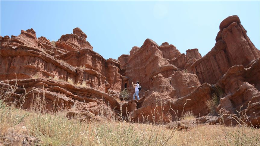 Red fairy chimneys lure tourists in eastern Turkey