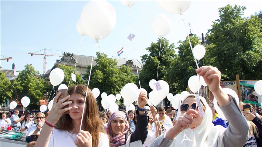 Puštanjem 33 bijela balona u zrak obilježena godišnjica genocida u Srebrenici