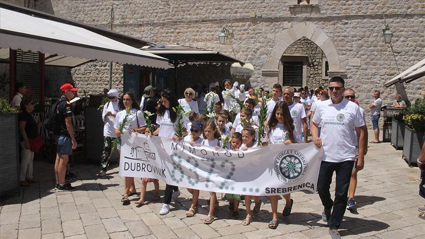 Dubrovčani na Stradunu odali počast srebreničkim žrtvama