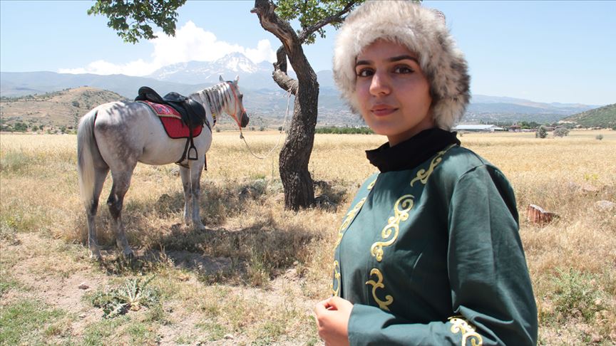 Cam silerken 6. kattan düştü, at sevgisiyle hayata tutundu