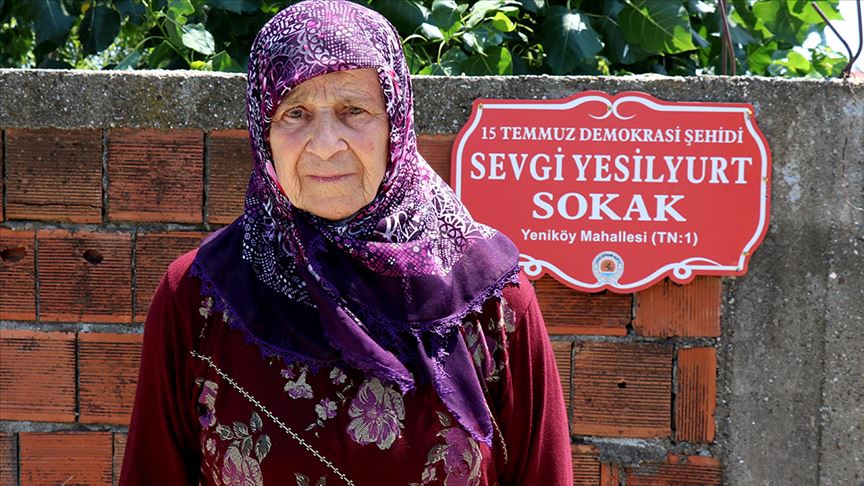 Kızının vatana sahip çıkmasının gururunu taşıyor
