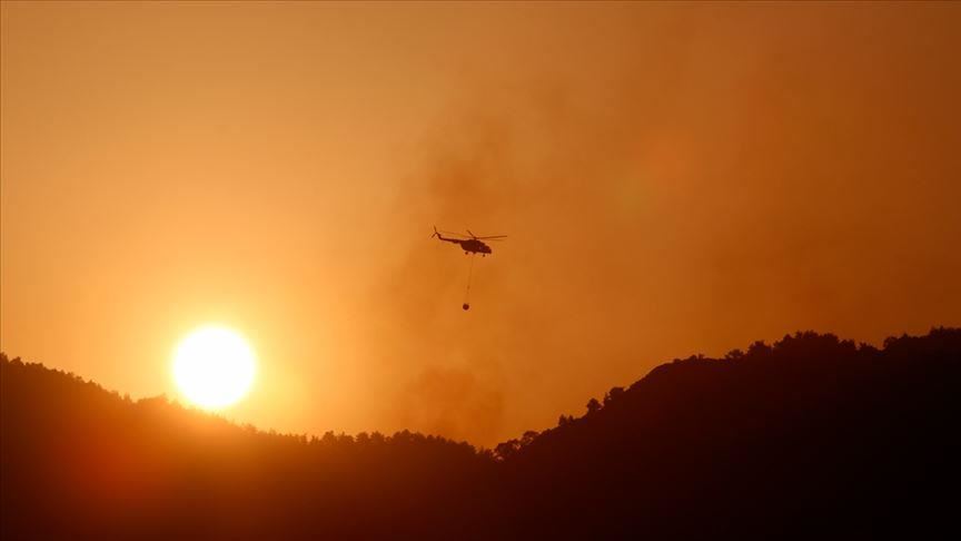 Fire threatens residential areas in Turkey's southwest