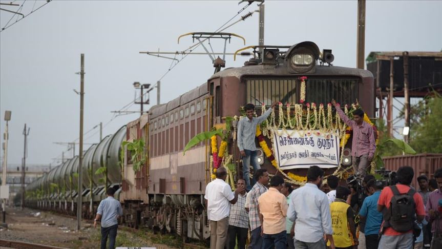 Water train arrives dry Indian city to quench thirst