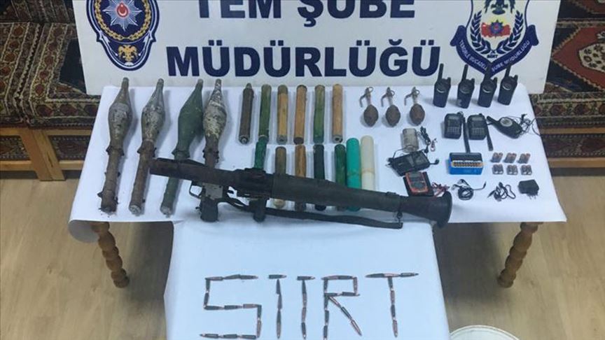 Teröristlerin saldırıda kullanmayı planladığı silahlar ele geçirildi