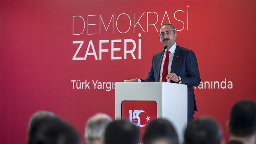 Bakan Gül: Türk yargısı demokrasi nöbetini adliye koridorlarında o gece başlattı